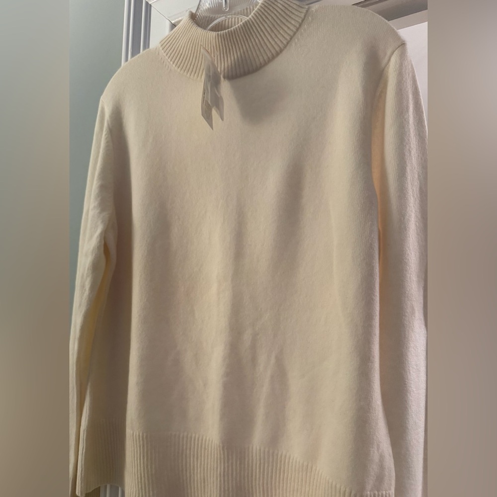 Investments Cashmere Sweater Size L New with Tags